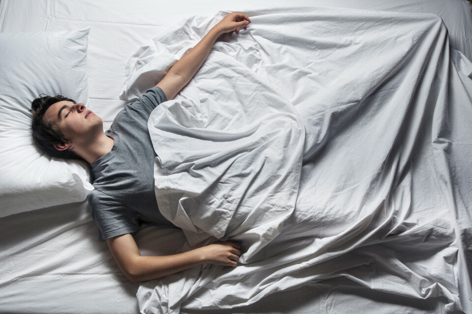 Почему грудничок вскрикивает во сне — причины