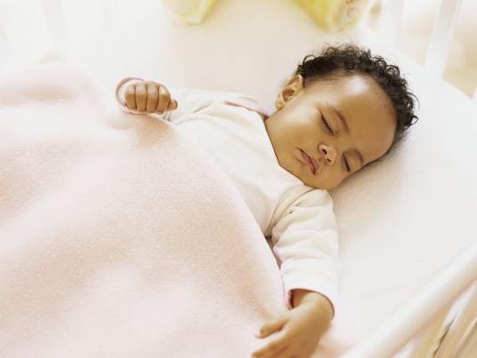 Почему ребенок спит с приоткрытыми глазами?