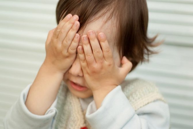 Нервный тик глаза у ребенка: причины появления и методы лечения