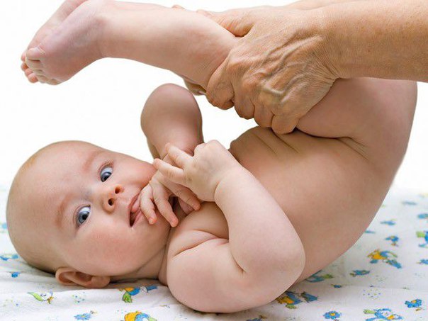 Гипертонус у новорожденных и грудных детей: признаки и лечение