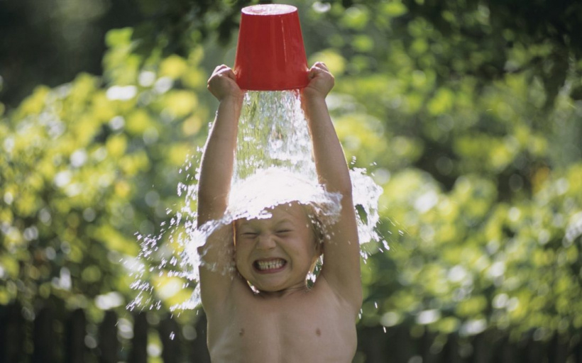 Как помочь ребенку перенести летнюю жару