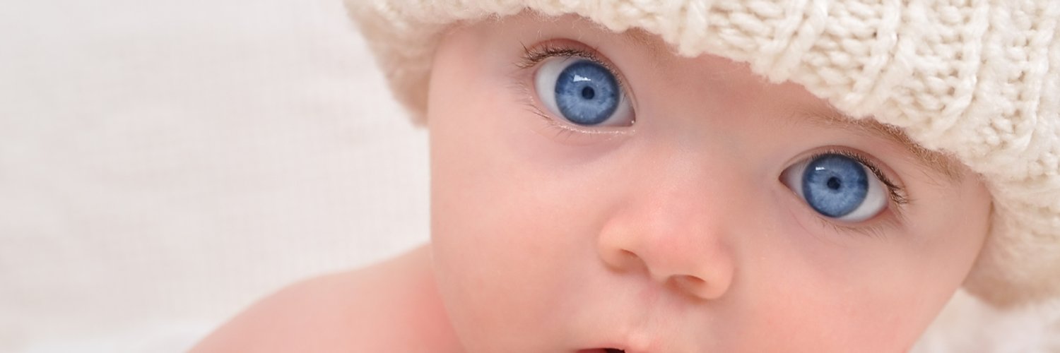 Когда меняется цвет глаз у новорождённых?