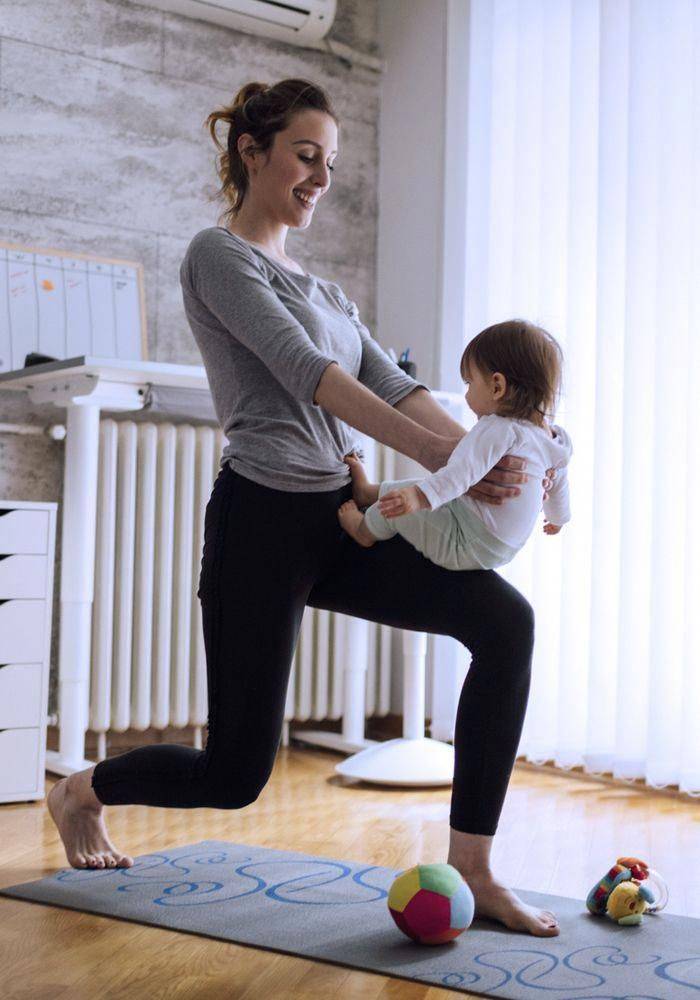 Фитнес для мамы с ребёнком дома: как совместить приятное с полезным – мамульчик