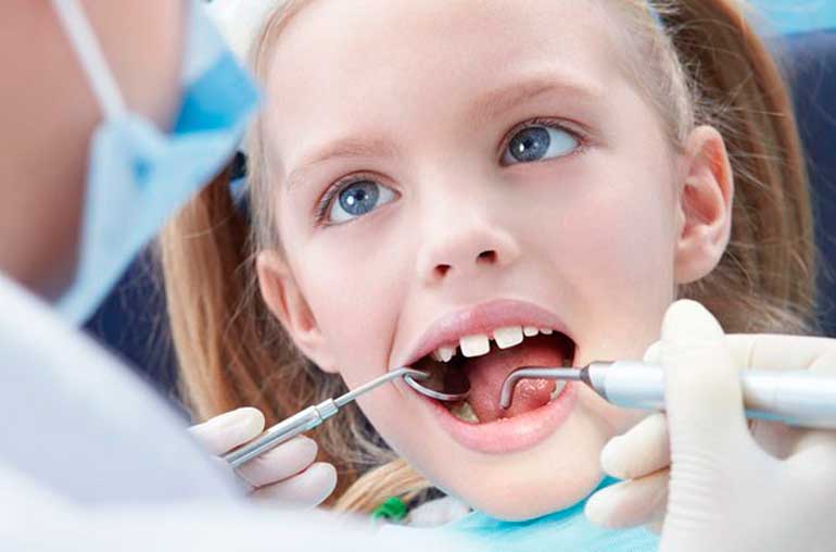 Удаление зубов у детей: рекомендации, особенности, показания, анестезия