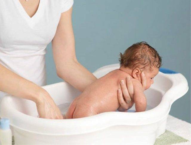 Как подмывать новорожденную девочку в картинках: комаровский