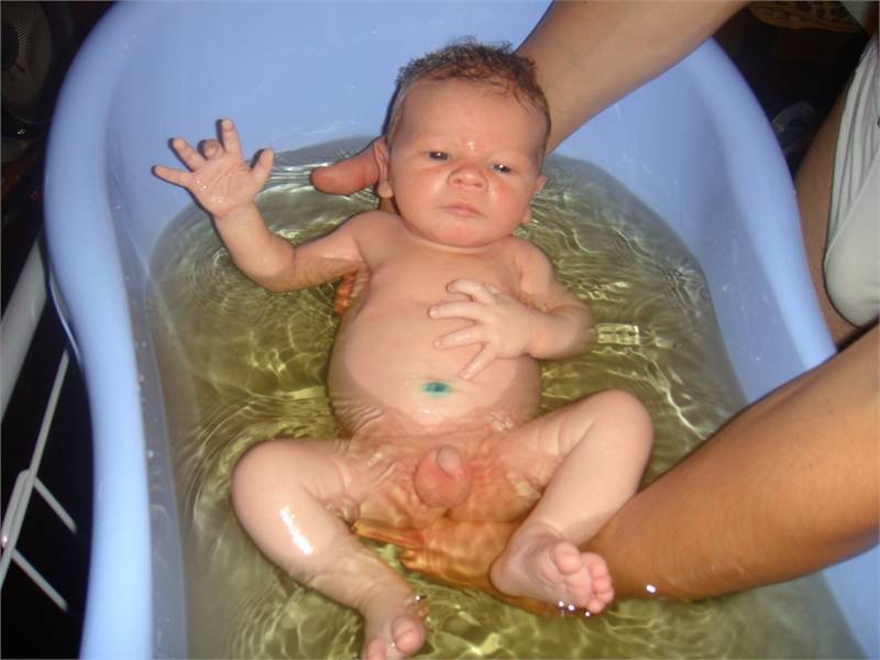 Нужно ли кипятить воду для купания новорожденных