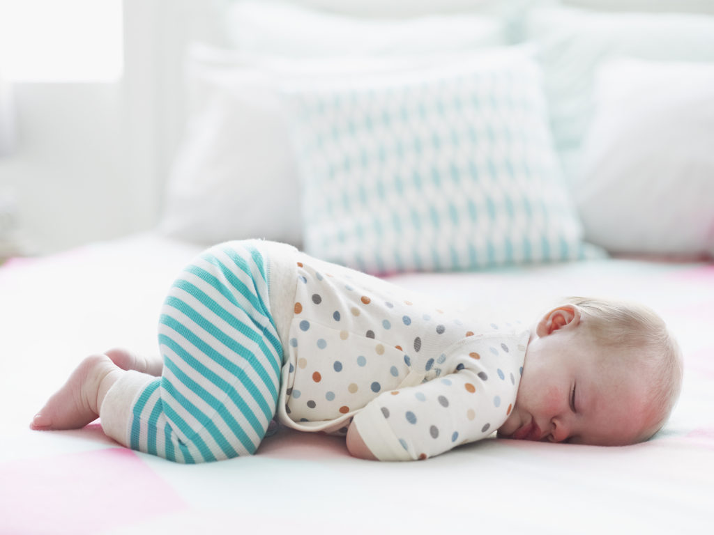 Когда и на какой подушке можно спать ребенку