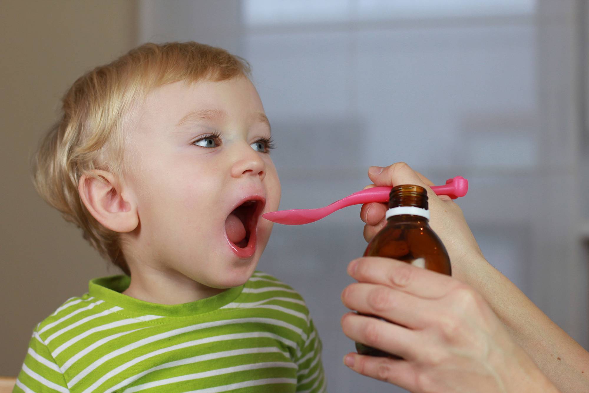 Как напоить ребенка горьким лекарством - мама