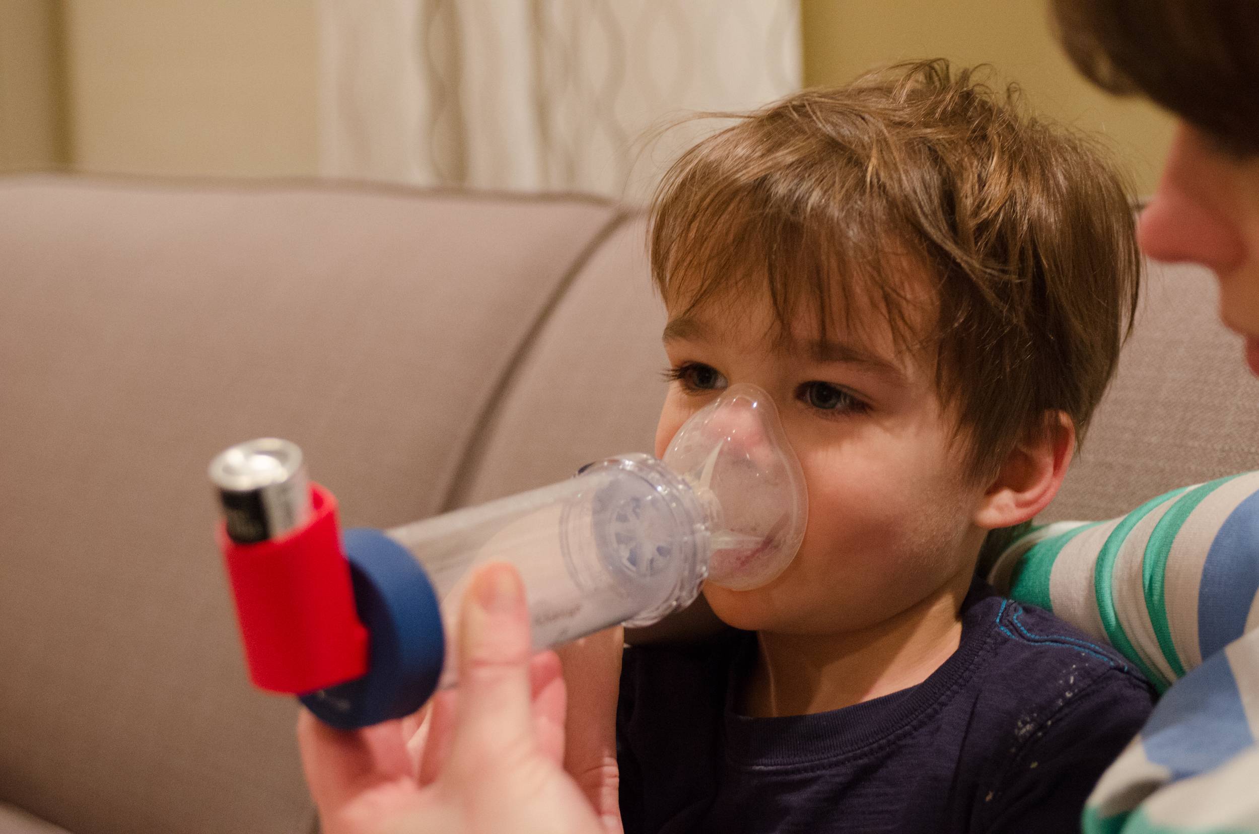 Лающий кашель и хрипы у ребенка без температуры