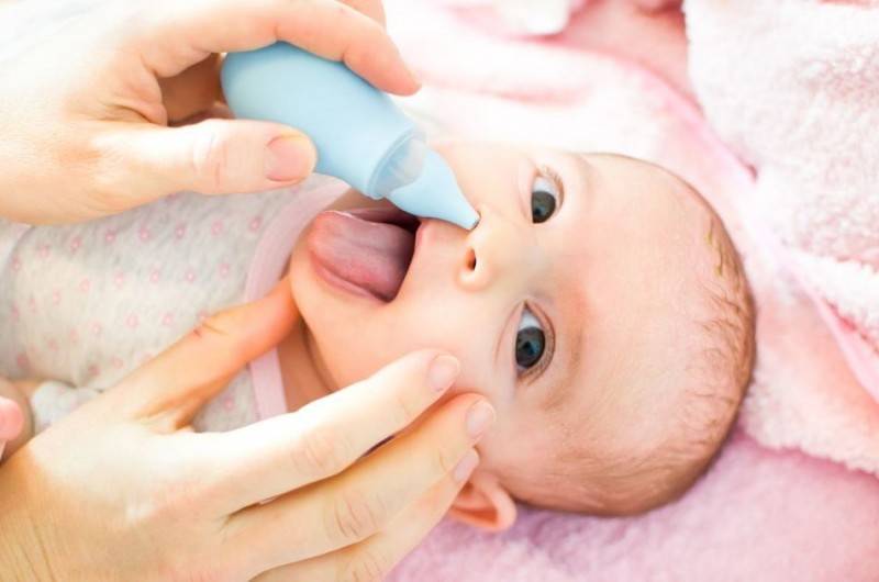 Как почистить нос новорожденному от козявок и соплей |