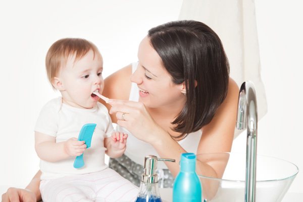 Как и когда начинать чистить зубы ребенку