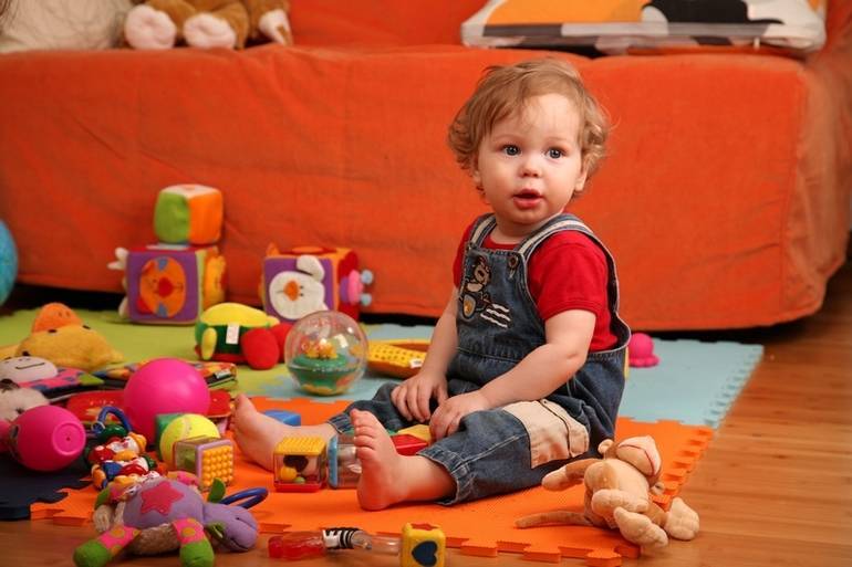 Почему ребенок ломает игрушки назло и как отучить ребенка ломать игрушки