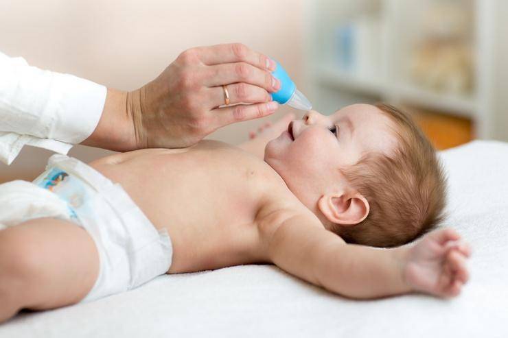 Как правильно закапать капли новорожденному ребенку в нос, уши и глаза?