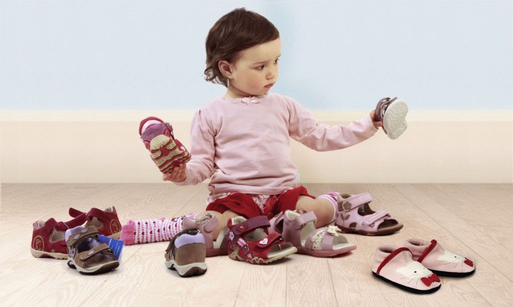 Как правильно выбрать первую обувь для ребенка?