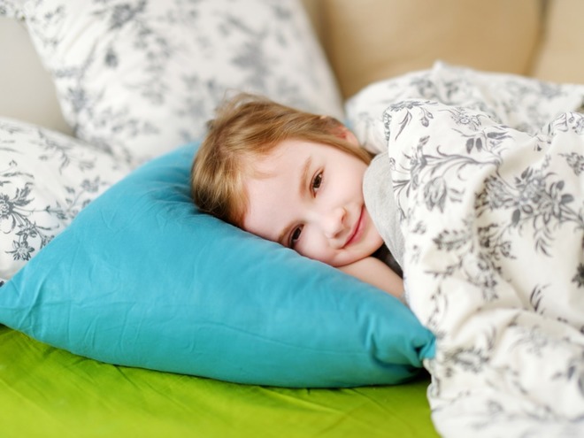 Почему ребенок скрипит зубами во сне - лечение, советы комаровского | во сне