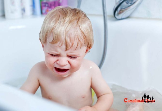 Как и чем мыть голову ребенку: 8 простых, но важных советов родителям