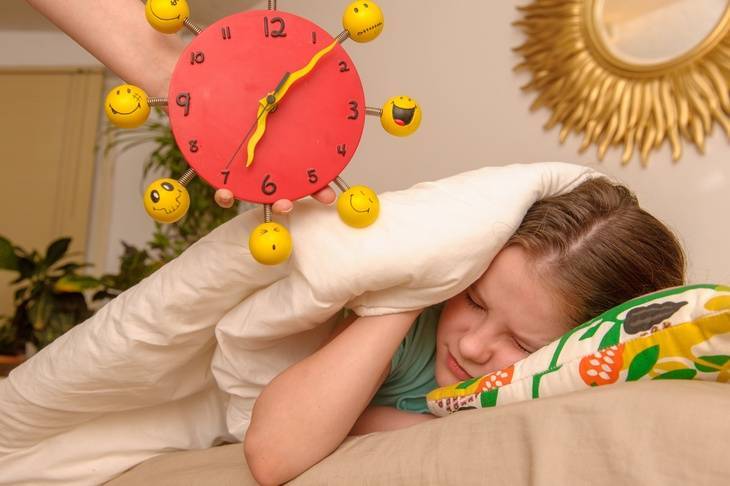 Как разбудить ребёнка правильно: действенные советы и рекомендации