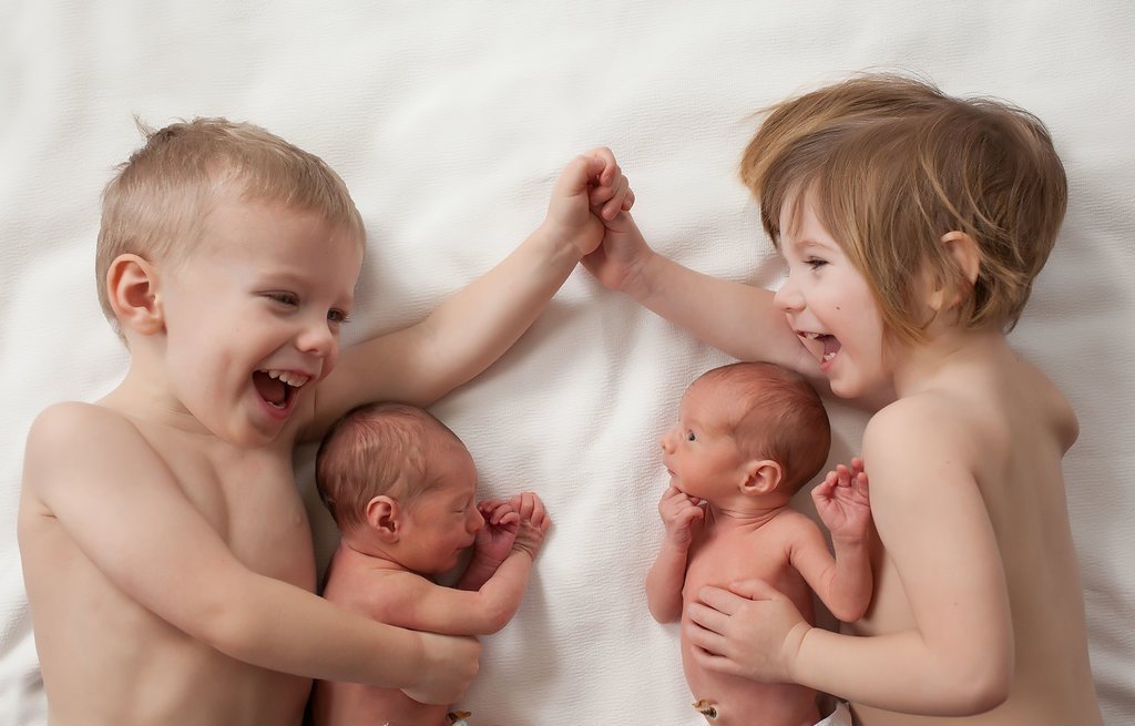 Воспитание близнецов в семье: особенности