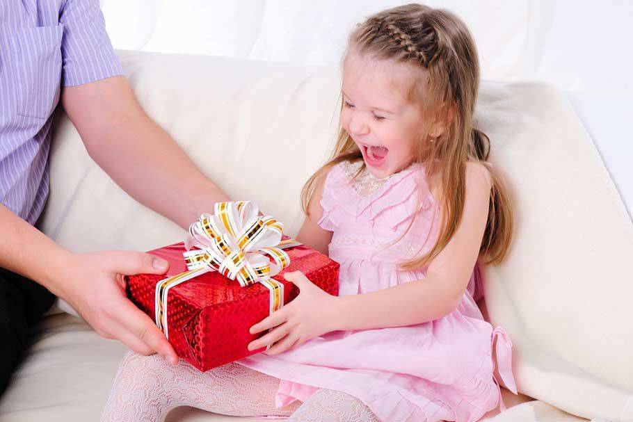 Подарок ребенку: список-напоминалка. что подарить ребенку на новый год и день рождения
