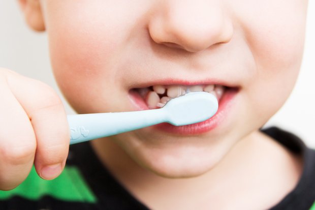 Зубы в 2 ряда у детей: что делать если молочные зубы не выпадают