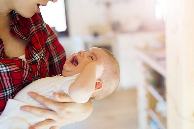 Трудности у малышей до года – новорожденный тужится и плачет