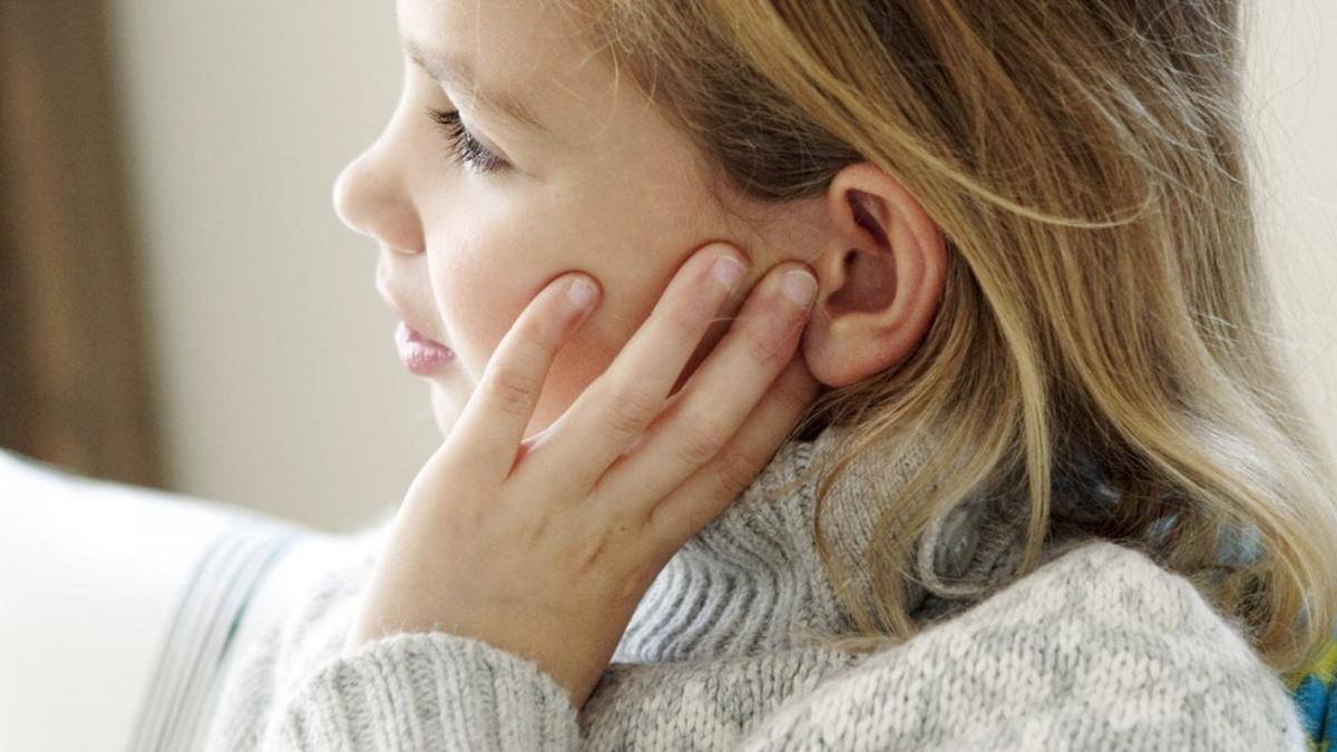 Комаровский: у ребенка болит ухо – что делать в домашних условиях
