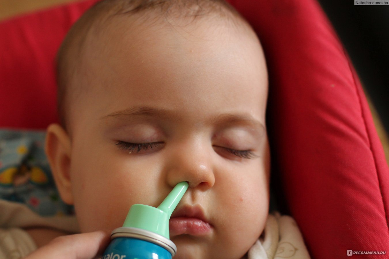 У ребёнка заложен нос, но нет соплей: почему он не дышит и как лечить