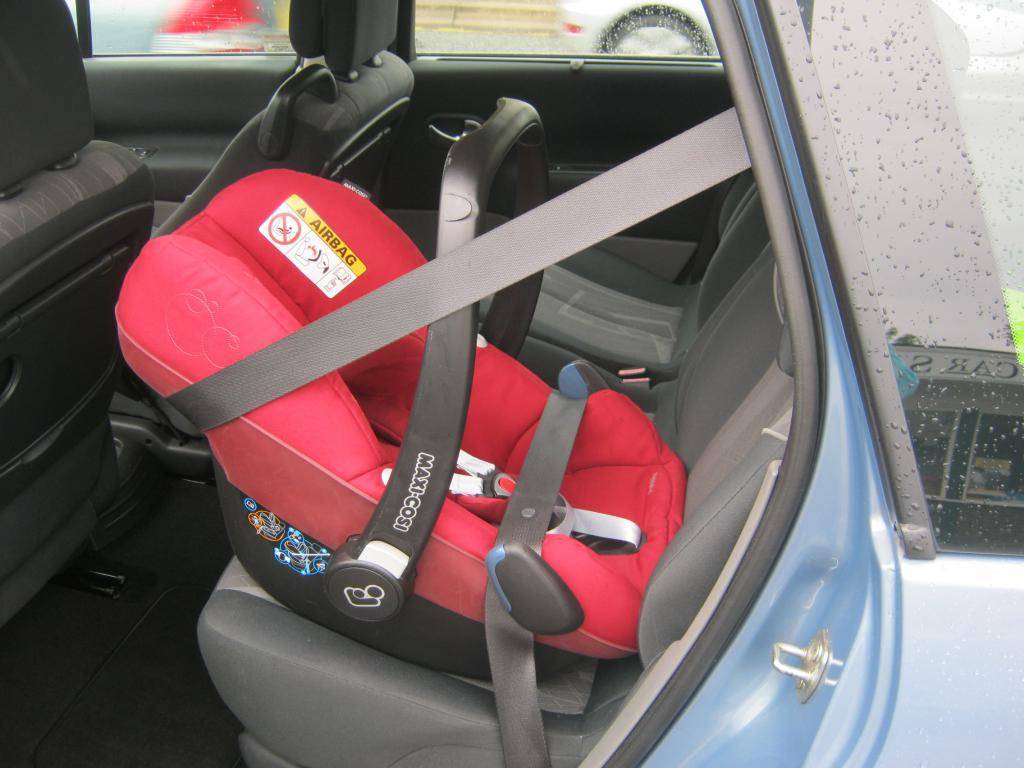 Как установить детское кресло в машину? 36 фото как правильно устанавливать, как крепить автокресло, как закрепить в автомобиле