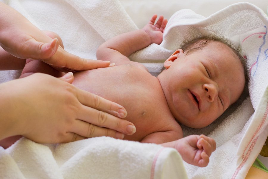 Болит живот у новорожденного грудного ребенка - почему у новорожденных часто: боли в животе у грудничка после кормления, что делать