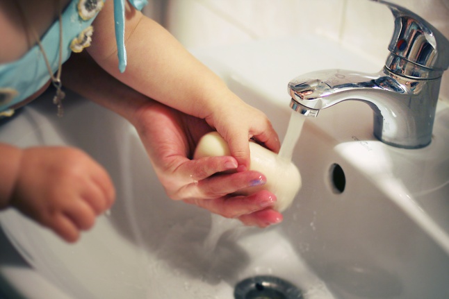 Как научить ребенка правильно мыть руки? руки мыть с мылом если не мыть руки