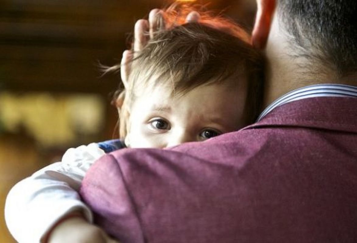 7 вещей, которые не должен себе позволять при ребенке ни один папа | lisa.ru