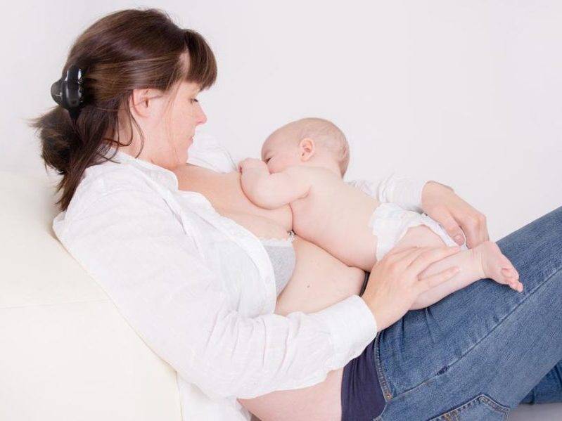 Позы для кормления новорожденных       | уроки для мам