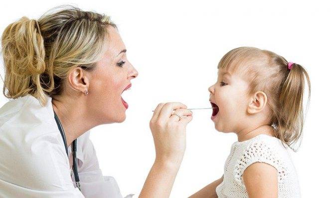 У ребенка пахнет изо рта гнилью: причины, симптомы заболеваний, опасность