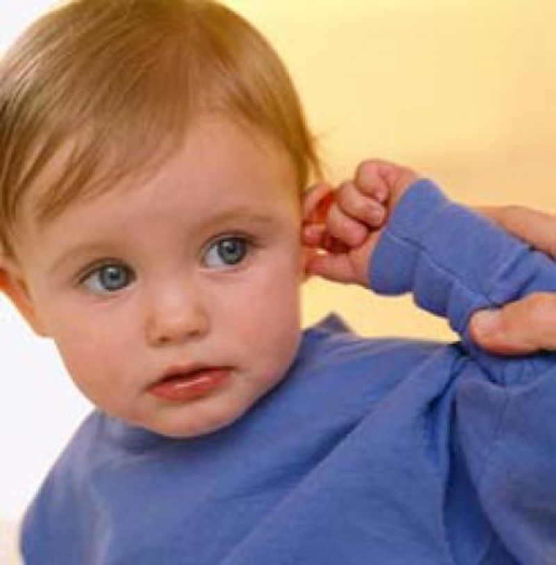 Новорожденный чешет. почему ребёнок чешет уши и нужно ли обращаться к врачу - доктор