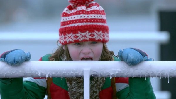 Прилип язык к металлу зимой у ребёнка: 5 способов срочной помощи, если лизнул железо на морозе