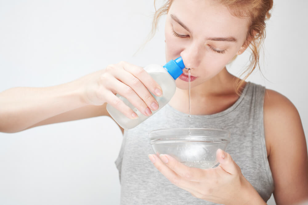 Чем промывать нос: средства, лечение в домашних условиях
