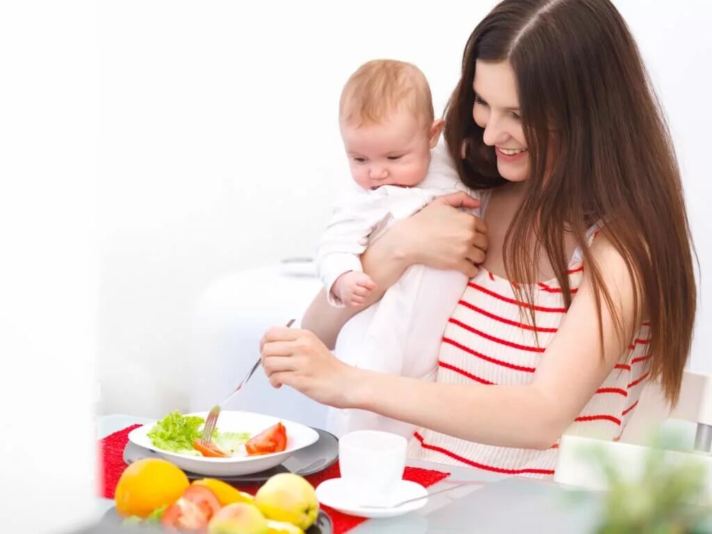 Фрукты в питании кормящей мамы
