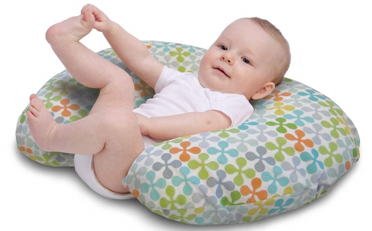 Подушка для новорожденных ортопедическая: что такое, нужна ли, плюсы и минусы