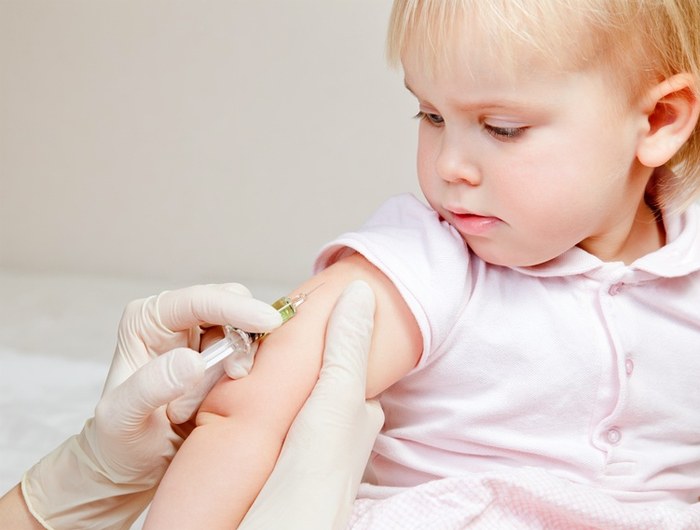 Что делать, если повысилась температура у ребенка после прививки?