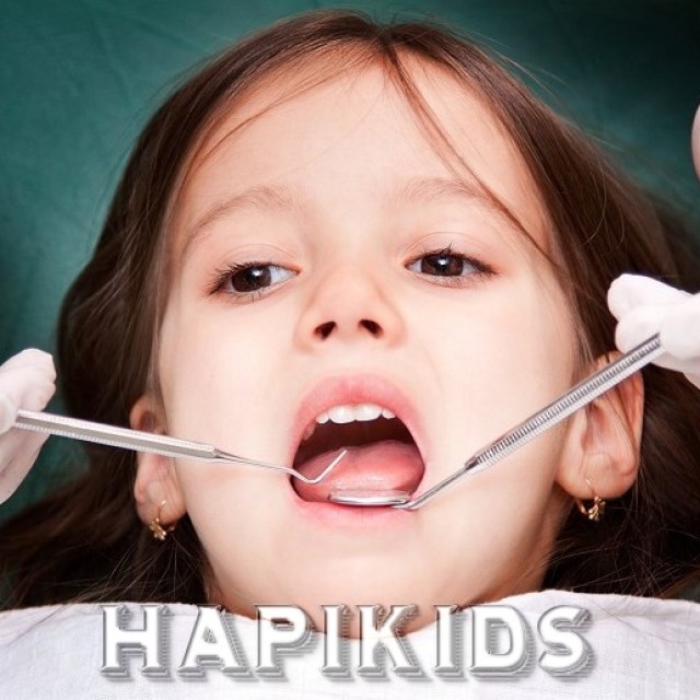 Как правильно безболезненно удалить вырвать выдернуть молочный зуб у ребенка быстро без боли самому дома