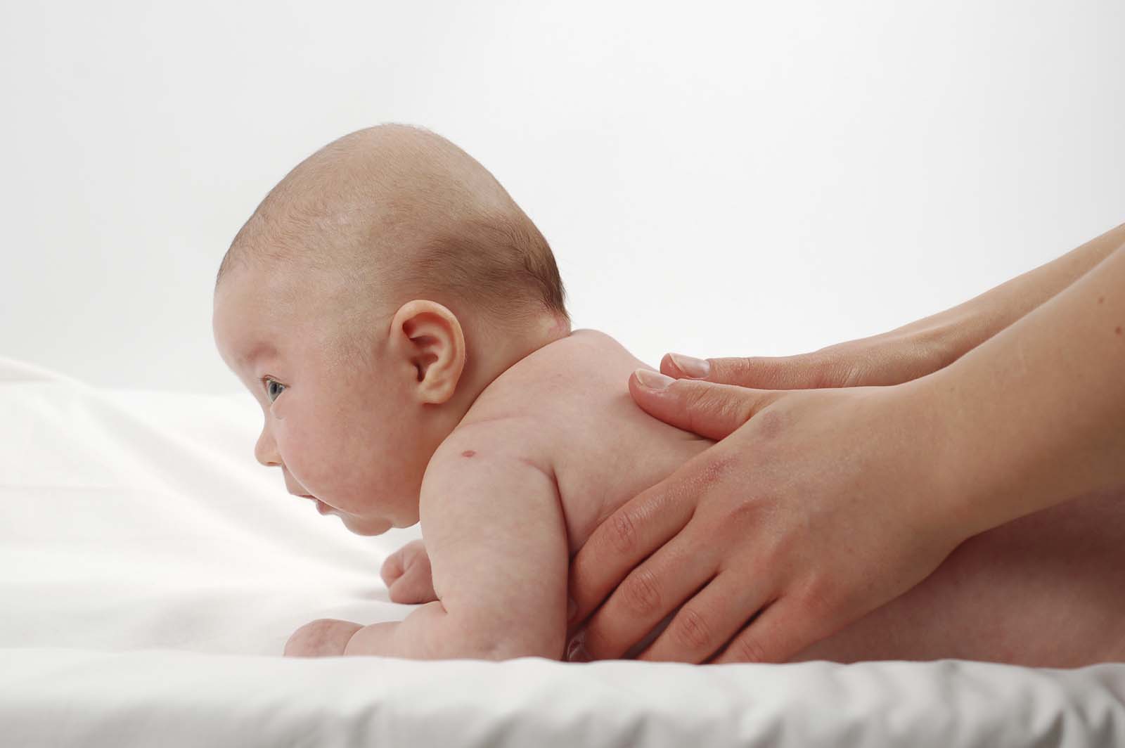 Как выкладывать новорожденного себе на живот