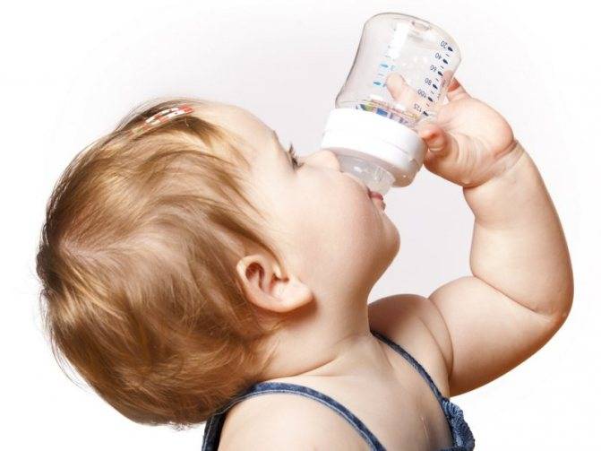 Ребенок отказывается от бутылочки — как приучить?