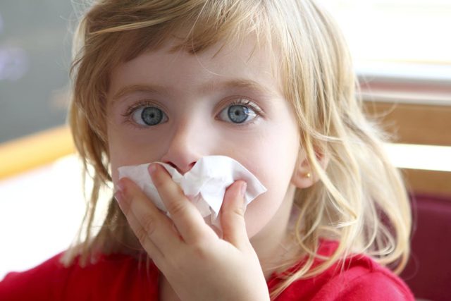 Симптомы аллергического ринита у детей и его лечение