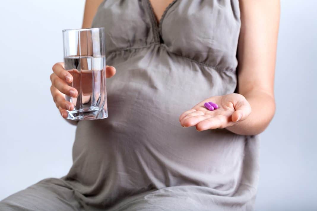 Фарингит при беременности: есть ли угроза для ребенка?