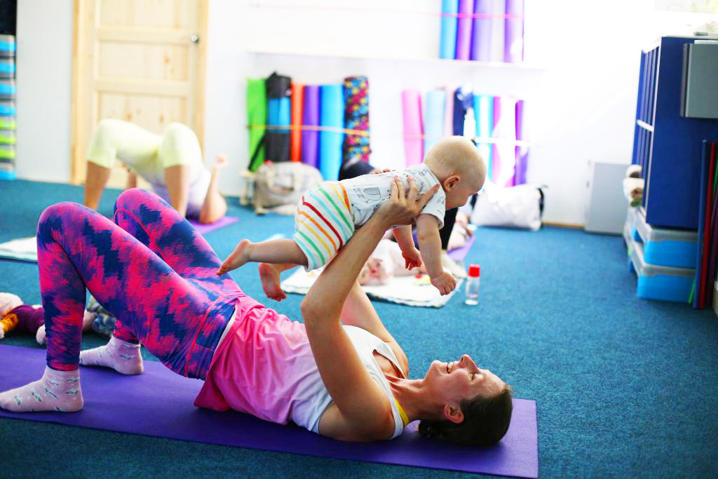 Занятия фитнесом для молодой мамы с грудным ребёнком: условия, упражнения, польза