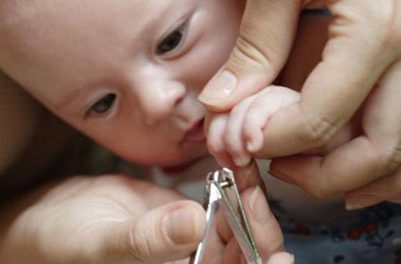 Что нужно знать о детском маникюре, чтобы избежать проблем с ногтями у малышей