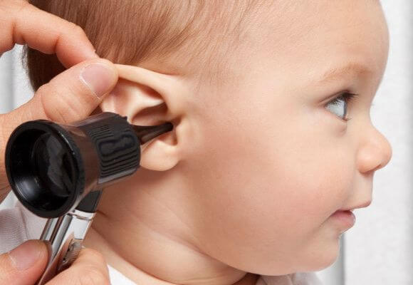 Комаровский: у ребенка болит ухо – что делать в домашних условиях