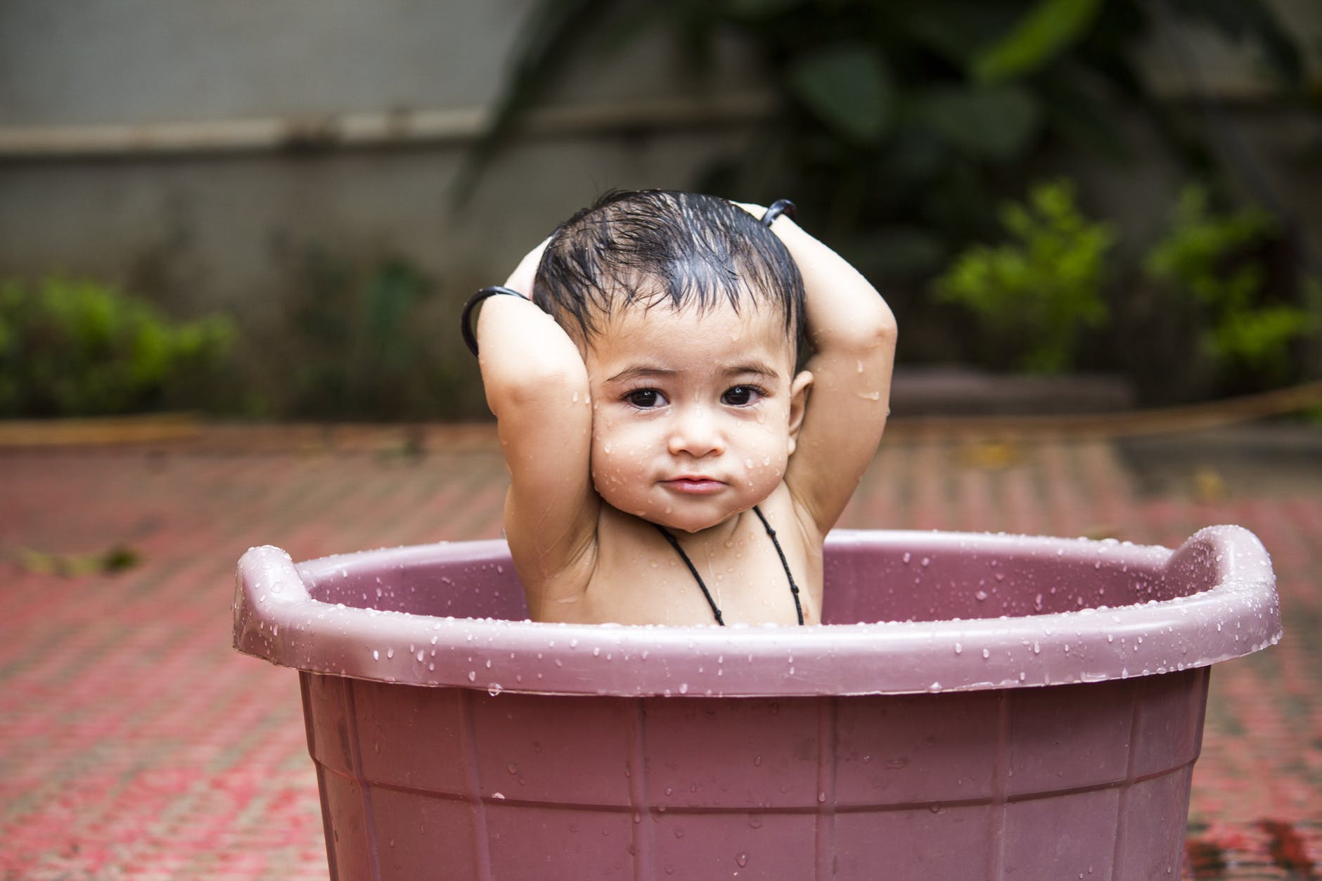 Что делать, если ребенок не хочет мыть голову?