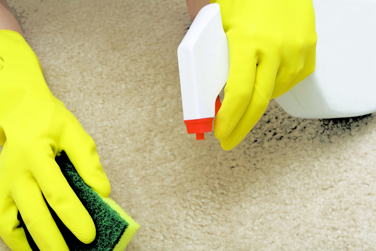 Как и чем можно почистить диван в домашних условиях от мочи ребенка, чтобы избавиться от неприятного запаха?