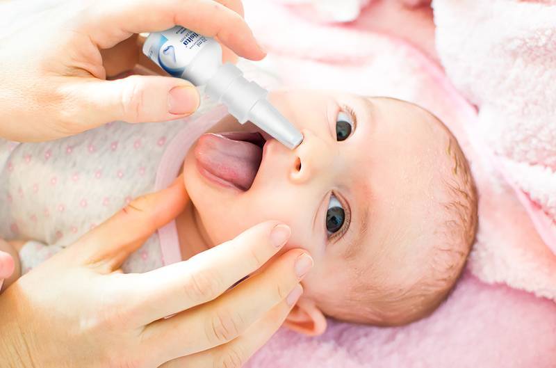 Как правильно закапать капли новорожденному ребенку в нос, уши и глаза?